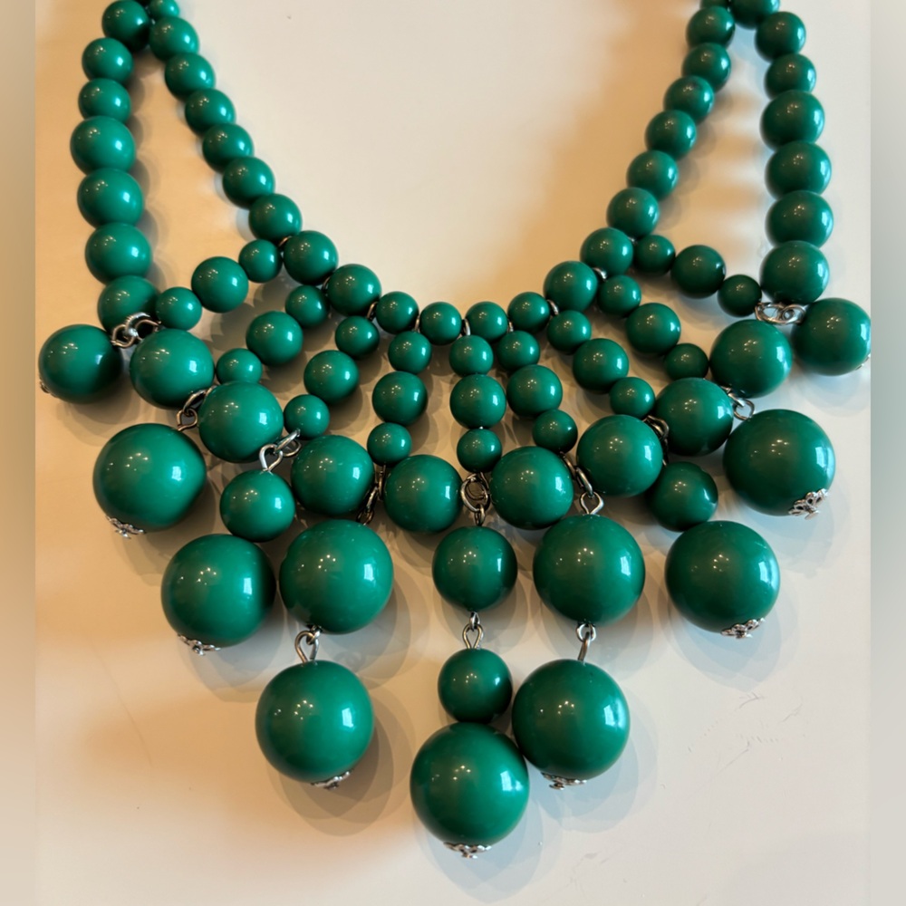 Charming Charlies Kelly green beaded necklace - Picture 2 of 2